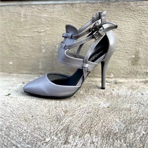 Women Size 7 Charlotte Russe Gray heels